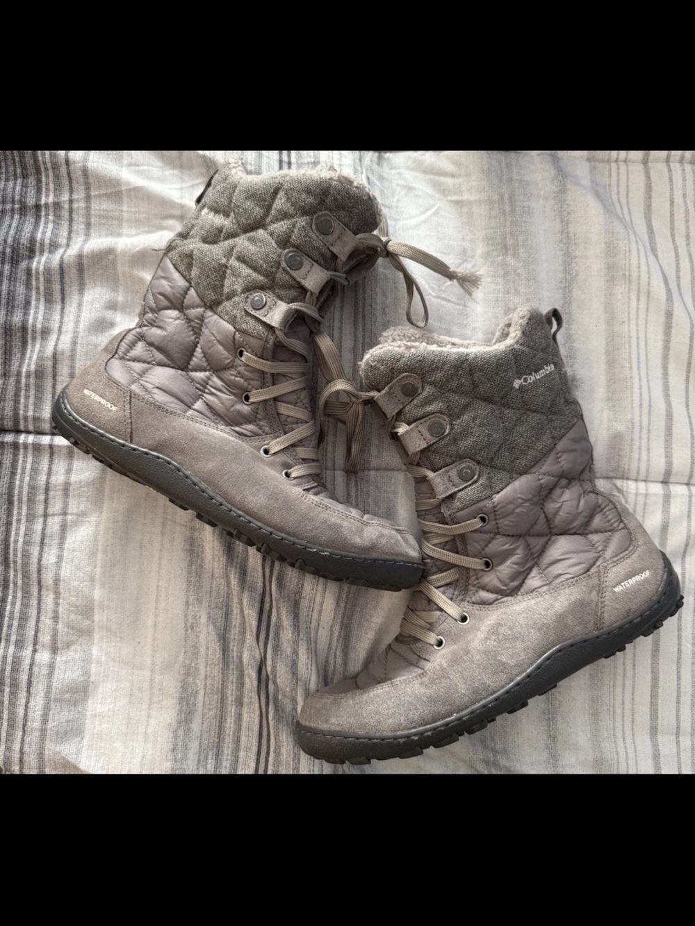 COLUMBIA Women’s Gray Short Tie Up Waterproof Snow Boots 8